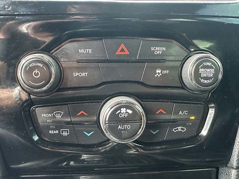 Used 2018 Chrysler 300 S RWD image 20