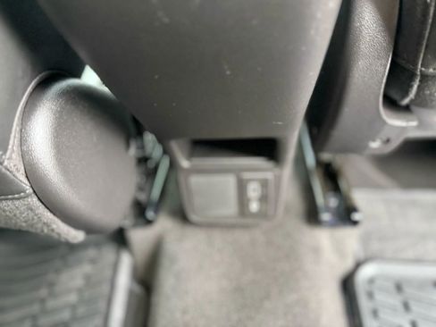 Used 2020 Buick Encore GX Preferred w/ Cold Weather Comfort Package image 27