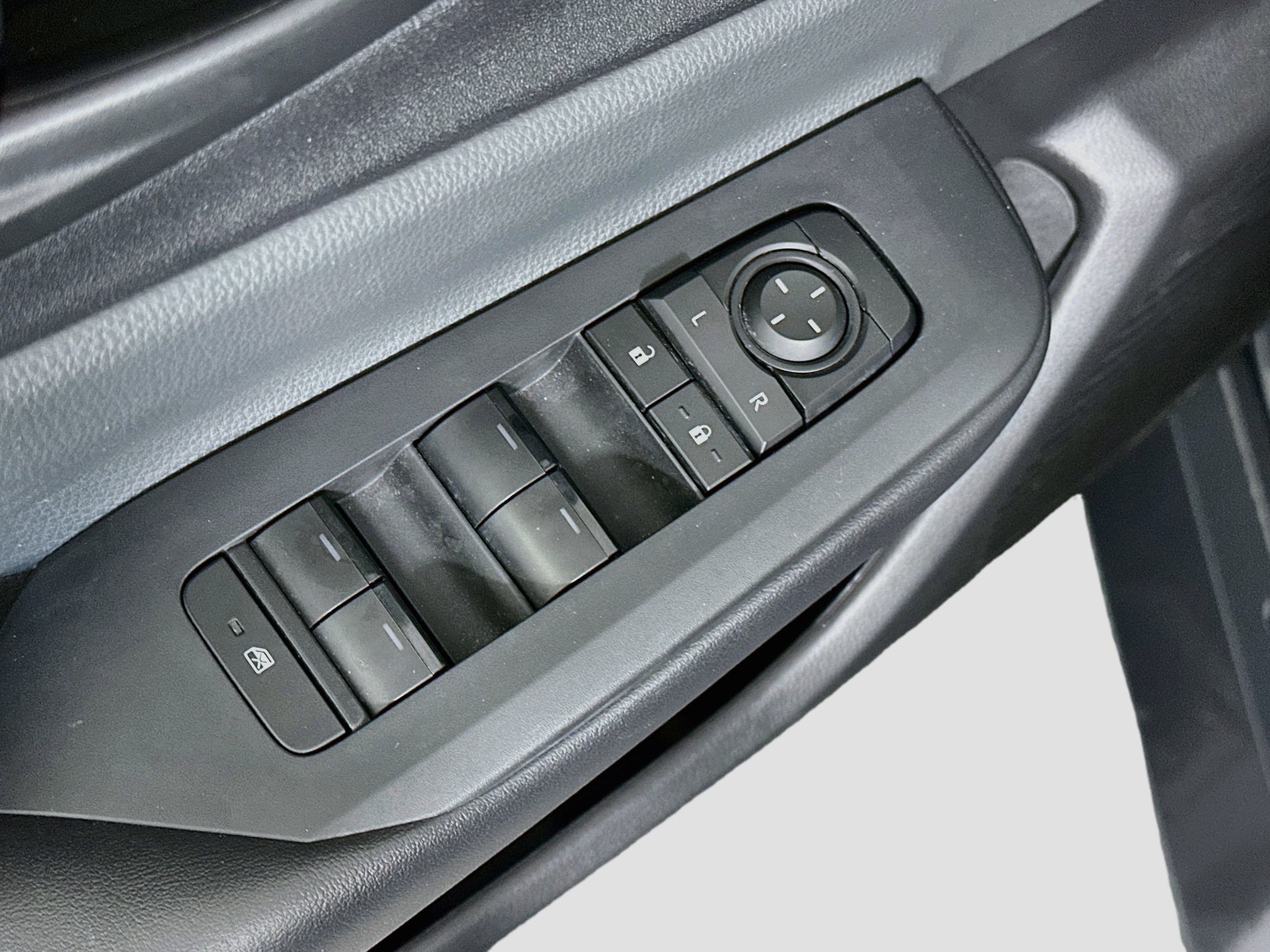 Used 2025 Toyota Prius LE FWD image 15