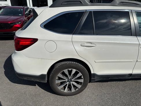 Used 2017 Subaru Outback 2.5i Limited AWD/4WD image 10