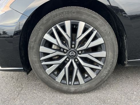 Used 2025 Nissan Altima 2.5 SV FWD image 12