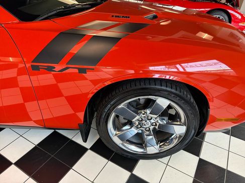 Used 2010 Dodge Challenger R/T RWD image 10