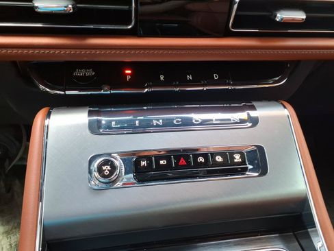 Used 2025 Lincoln Aviator Reserve w/ Equipment Group 201A AWD/4WD image 12