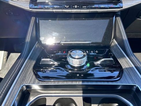 New 2024 Jeep Wagoneer L Series III w/ Premium Group I image 21