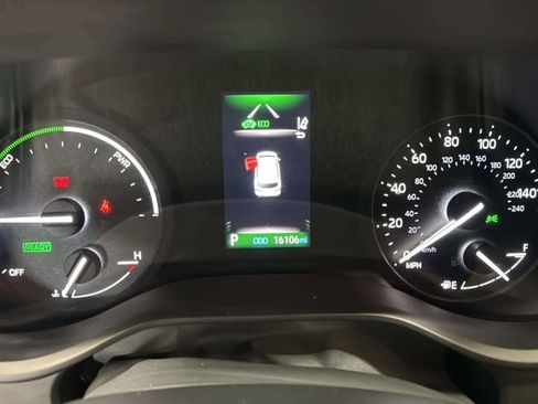 Used 2024 Toyota Sienna XSE AWD/4WD image 15