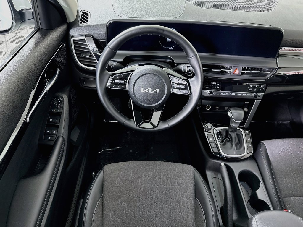 Used 2024 Kia Seltos X-Line AWD/4WD image 3