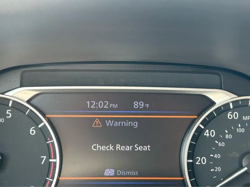 Used 2025 Nissan Altima 2.5 SV FWD image 40
