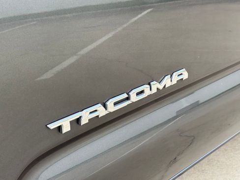 Used 2021 Toyota Tacoma SR5 image 10