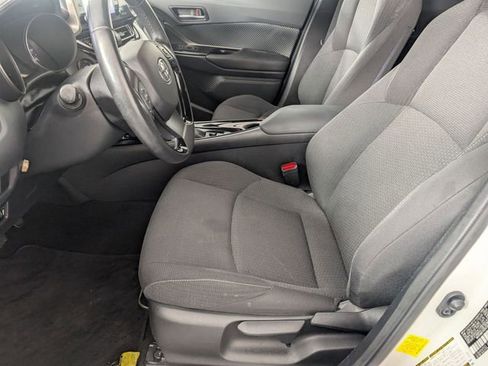 Used 2019 Toyota C-HR XLE FWD image 12