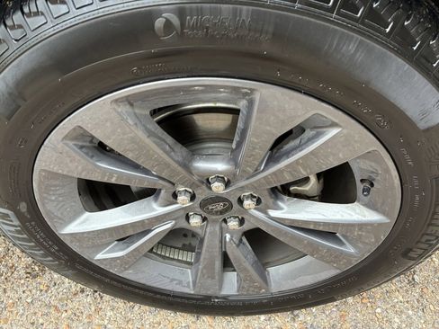 Used 2023 Ford Explorer XLT w/ Equipment Group 202A image 7