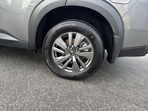 Used 2024 Nissan Pathfinder S image 32