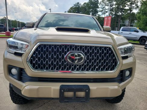 Used 2018 Toyota Tacoma TRD Sport w/ Technology Package AWD/4WD image 4
