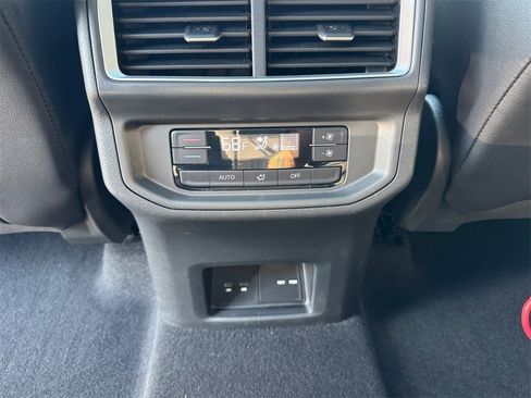 Used 2024 Volkswagen Atlas Peak Edition SE image 19