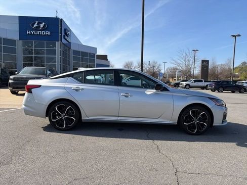 Used 2024 Nissan Altima 2.5 SR image 8