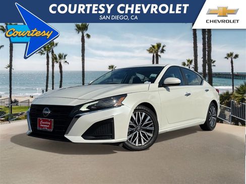 Used 2023 Nissan Altima 2.5 SV image 1