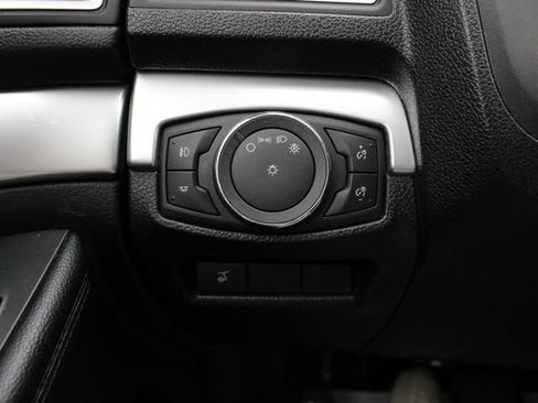 Used 2017 Ford Explorer XLT w/ Equipment Group 202A AWD/4WD image 9