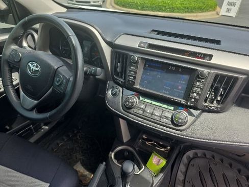 Used 2017 Toyota RAV4 XLE FWD image 14