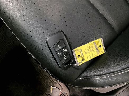 Used 2024 Volkswagen Jetta SE w/ Panoramic Sunroof Package FWD image 13