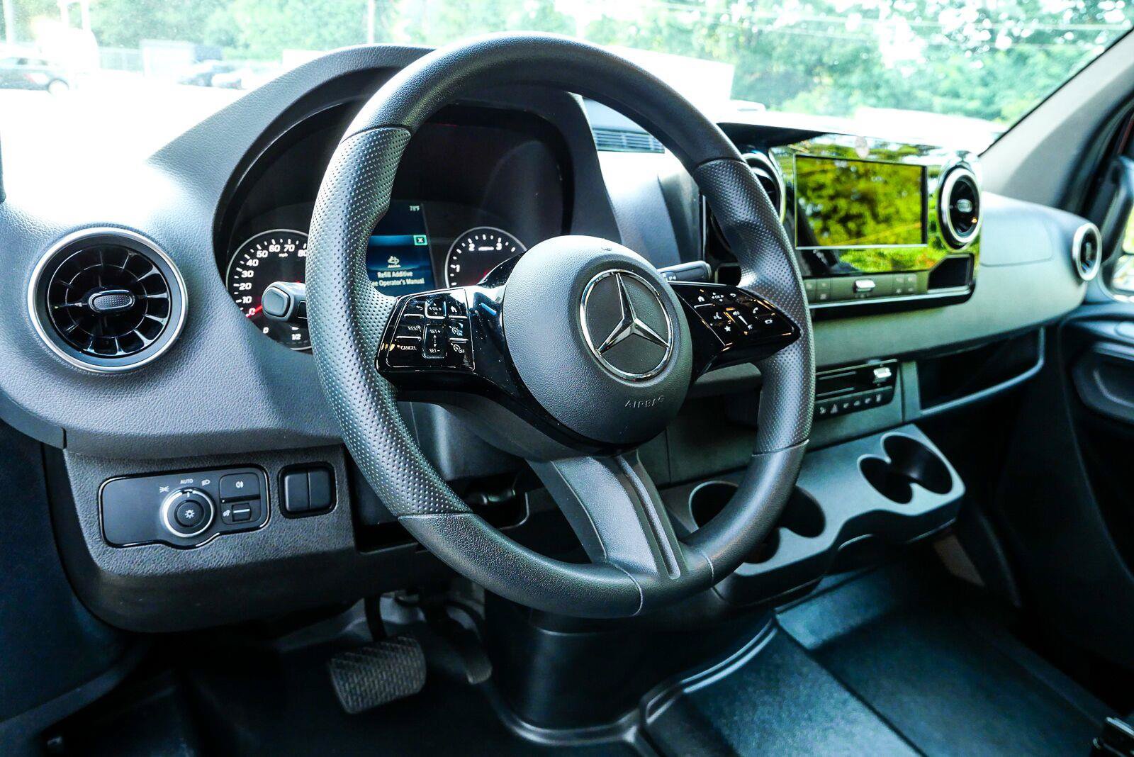 Used 2025 Mercedes-Benz Sprinter 2500 image 5