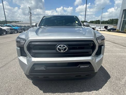 Used 2024 Toyota Tacoma SR5 w/ SR5 Upgrade Package AWD/4WD image 3