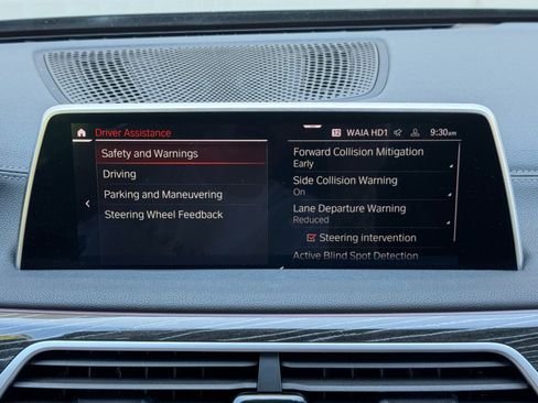 Used 2022 BMW 750i xDrive w/ M Sport Package image 31