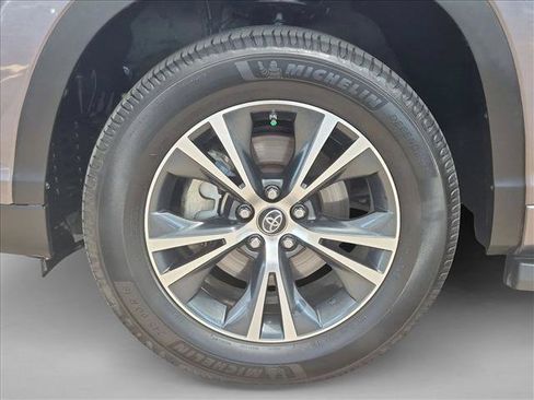 Used 2016 Toyota Highlander XLE FWD image 26