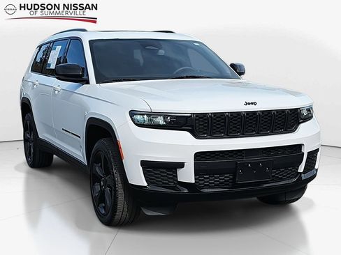 Used 2023 Jeep Grand Cherokee L Laredo image 1