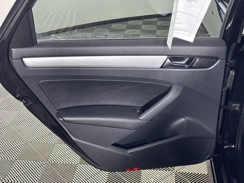 Used 2013 Volkswagen Passat TDI SE image 18