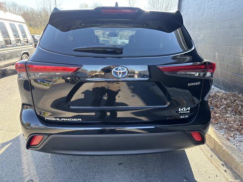 Used 2023 Toyota Highlander Bronze Edition image 8