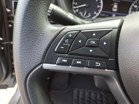 Used 2024 Nissan Sentra SV FWD image 22