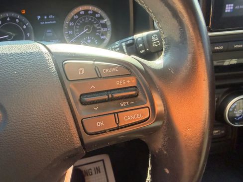 Used 2022 Hyundai Venue SEL w/ Cargo Package FWD image 14
