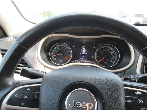 Used 2015 Jeep Cherokee Limited AWD/4WD image 28