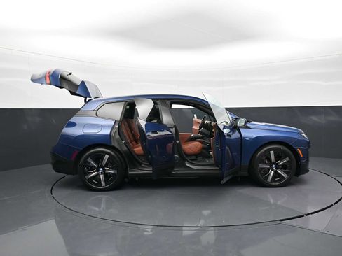 Certified 2023 BMW iX xDrive50 w/ Premium Package AWD/4WD image 35