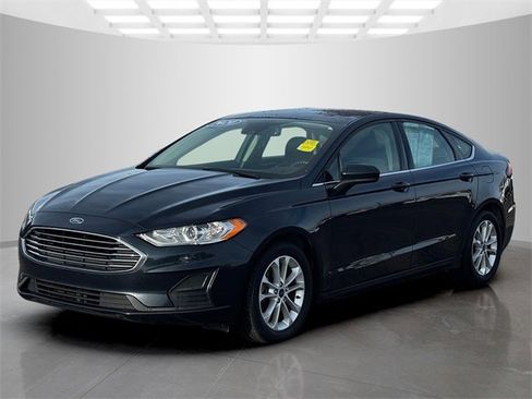 Used 2020 Ford Fusion SE image 3