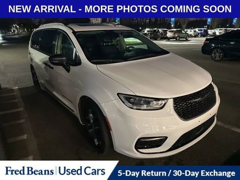 Used 2024 Chrysler Pacifica Touring-L w/ Road Tripper Package image 14