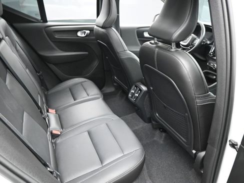 Used 2026 Volvo XC40 B5 Plus AWD/4WD image 30