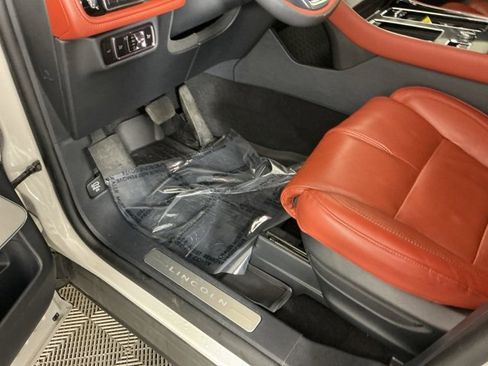 Used 2025 Lincoln Aviator Reserve w/ Equipment Group 201A image 18