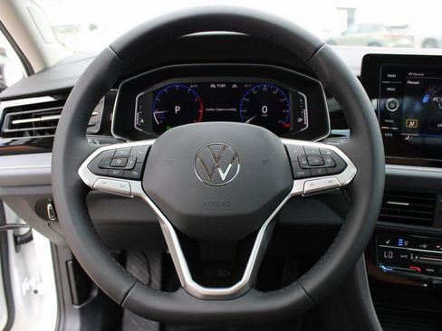 Used 2025 Volkswagen Jetta SEL FWD image 11