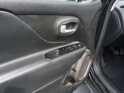 Used 2023 Jeep Renegade Latitude image 29