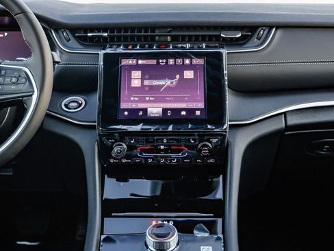 New 2025 Jeep Grand Cherokee Altitude image 14