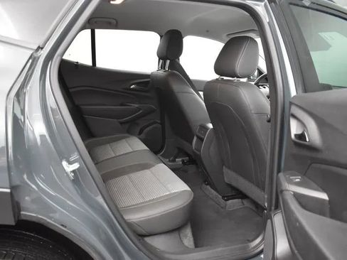 Used 2025 Chevrolet Trax LT image 18