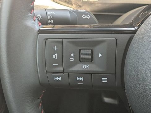 Used 2025 Nissan Kicks SR FWD image 23