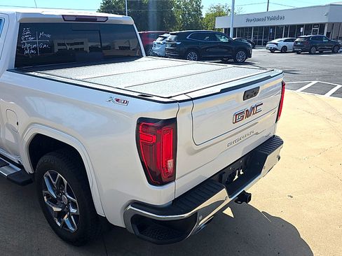 Used 2025 GMC Sierra 1500 SLT AWD/4WD image 13