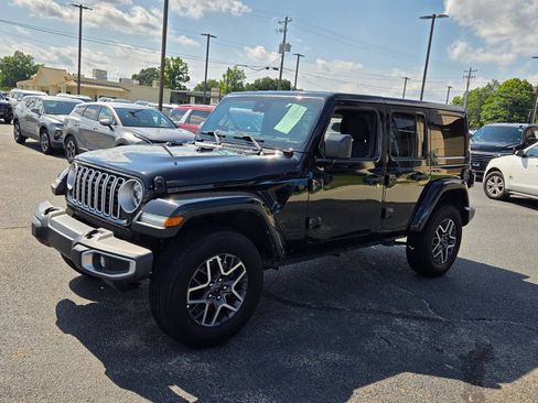 Used 2025 Jeep Wrangler Unlimited Sahara AWD/4WD image 3