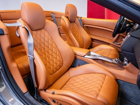 Used 2012 Ferrari California image 21