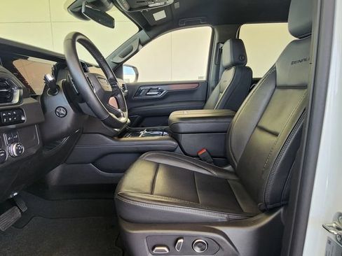 Used 2025 GMC Yukon Denali RWD image 15