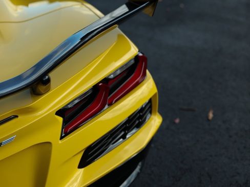 Used 2025 Chevrolet Corvette Z06 w/ Chrome Exterior Badge Package image 17