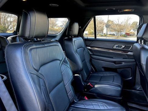 Used 2017 Ford Explorer Platinum image 22