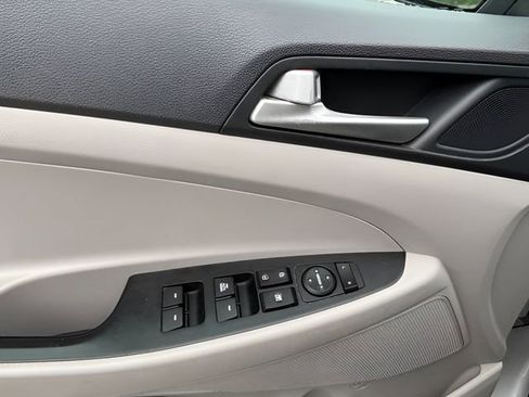 Used 2019 Hyundai Tucson SE image 13