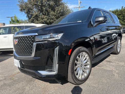 Used 2023 Cadillac Escalade Premium Luxury AWD/4WD image 3